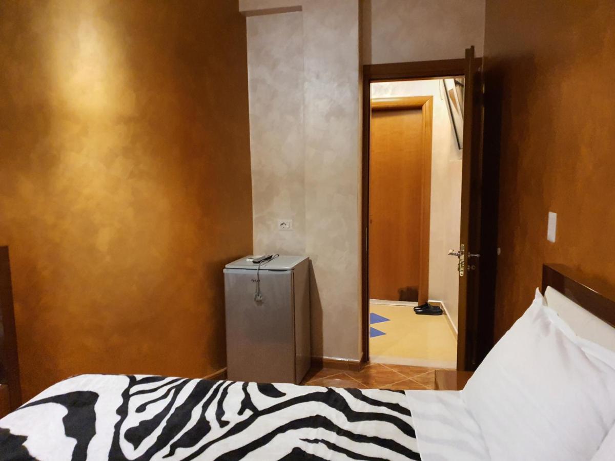Kompleksi Gjoni Fier Exteriör bild